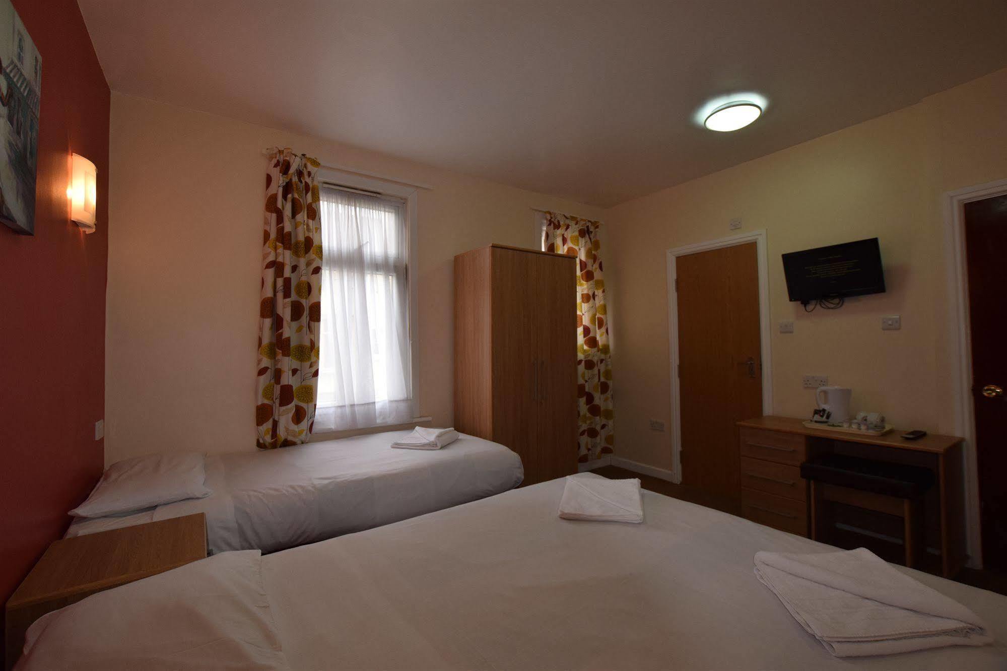 Cranbrook Hotel Ilford Exterior photo